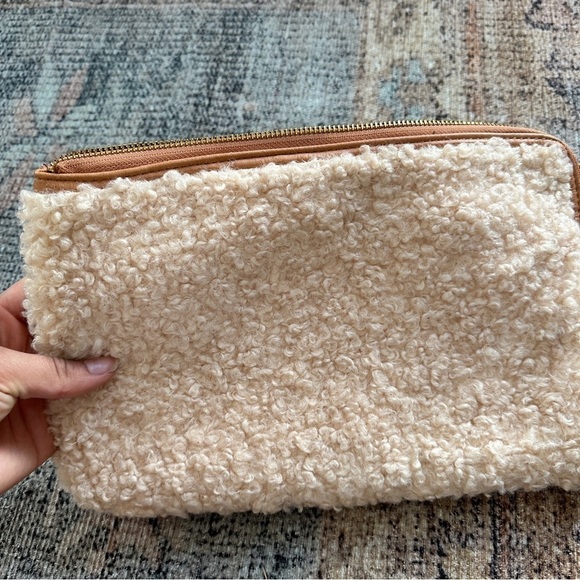 Target Universal Thread Sherpa Fuzzy Pouch - Picture 2 of 4